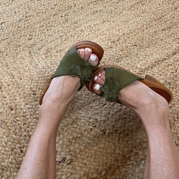 Free People Swedish Hasbeens NWT Olive Green Detail Crowded Slip In Clog fun!🌈 - Picture 3 of 14